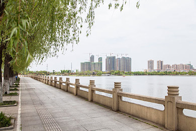 四个黑人玩一越南女｜历史迷局：跨越种族与性别的多元文化反思之旅
