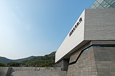 雁门照阿胶陈冠希｜陈冠希跨界设计雁门照阿胶，传统滋补品焕新时尚风