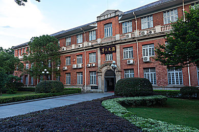 黑色DD4安装包男男｜“涉嫌传播不健康内容，“黑色DD4安装包男男”应用引发社会热议，监管加强刻不容缓-4