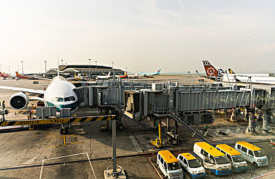 翁公与小莹｜古镇画影：翁公与小莹的时空之旅