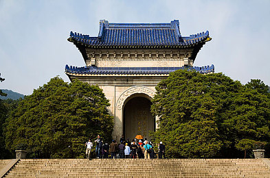 无遮挡裸光屁屁打屁股校园｜校园裸光打屁股现象引关注：文化差异下的校园文化反思-3