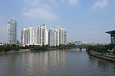 国产成人卡2卡3卡4乱码：解码乱码，揭秘成人世界之谜