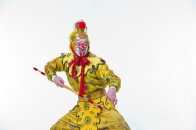 40岁阿姨荒野大镖客最新上映：中年阿姨玩《荒野大镖客》成游戏高手，新冒险引发热议，人生新篇章！-2
