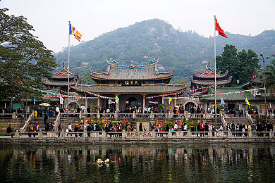 国产又黄又猛：游戏风暴：平衡法规与需求，守护青春防线-1