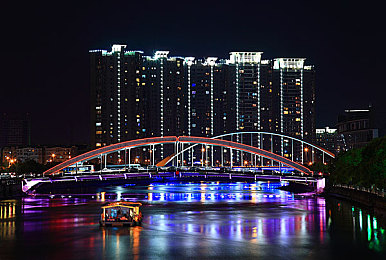 2025最新黄色软件：未来探险奇遇，科幻游戏新篇启航-1