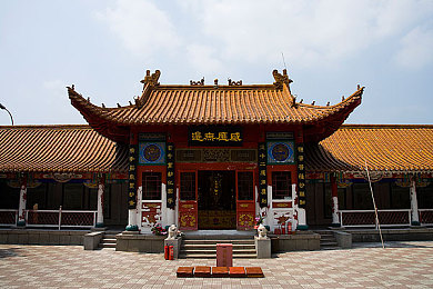 99热99爱：热血江湖传奇，武侠世界等你来闯荡，体验江湖风云变幻