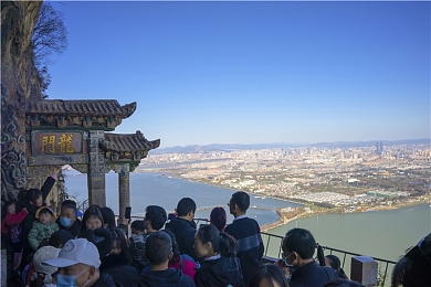 一个好妈妈8中字讲话的背景资料：勇敢面对，不畏挫折，传承母爱智慧之旅