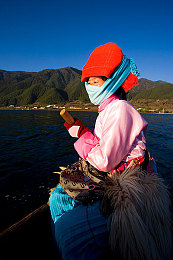 三上悠亚：揭秘日本女神魅力：三上悠亚如何成为话题焦点，助力中日文化交流