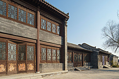 两个裸男互摸：公园奇观：精神疾患引深思，道德冲突与文明反思交织-2