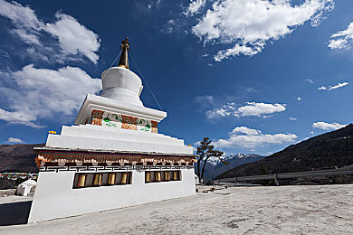 免费黄色应用：探索免费娱乐新天地：畅享多元休闲，释放压力的云端乐园