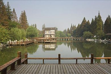 流氓软件APP免费观看。：揭秘免费观影陷阱：隐私泄露与安全风险并存，警惕“馅饼”背后的风险-2
