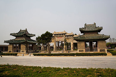 男女打扑克摇床：独特互动新游戏体验：摇床扑克挑战，趣味对决，轻松愉悦时光