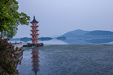 三上悠亚披白纱引崩溃：白纱之谜：三上悠亚引爆潮流，揭秘时尚神秘力量-2