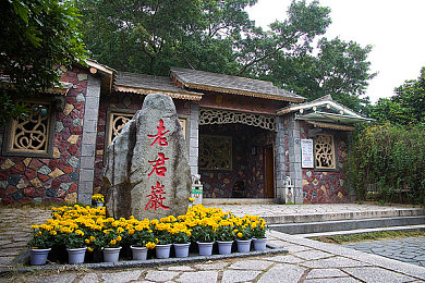 被下春药夹震蛋上课自慰：春药惊魂，校园危机：揭秘课堂失控之谜-1