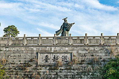 海角披风少年妈妈视频:“星月披风见证母爱,温情故事唤醒家庭教育深思”-2