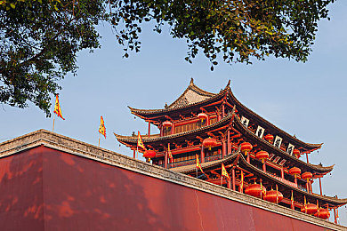 黄色APP网站：网络迷雾深探：揭秘隐秘角落的暗流涌动-1
