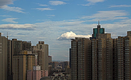 caobi应用：“新潮社交软件崛起：Caobi引领潮流，百万用户生活焕新，隐私保护引发热议