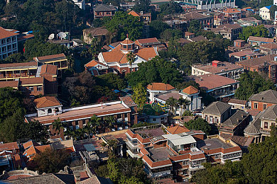 学校要求男生统一女装：性别反转校园，打破刻板印象之旅-2