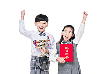 农场主的女儿们小蜜蜂是谁演的：农场女儿绽放，张婧怡演技独领风骚，农村生活剧魅力无限