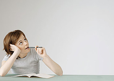 数学课代表趴下让我C：“课堂瞬间：课代表搞笑趴下，激发学习热情，助力班级凝聚力提升”-4