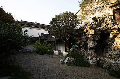 班长让我吃她胸 摸她奶：校园奇闻：班长特殊要求引发教育深思，如何守护学生心理健康引关注-4