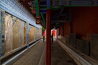 打扑克在床上激烈摇床：床上扑克摇动狂欢派对-4