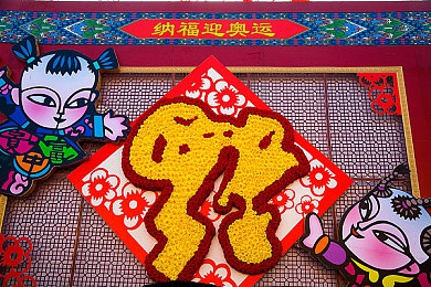 女生红绳束手束脚悬吊：传统与创新交织，红绳悬吊演绎时尚新篇章-3