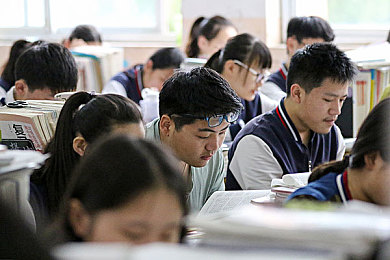 99r热：解码网络狂潮：揭秘“99r”现象的社交密码与文化效应-3