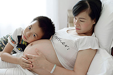 虐睾俱乐部残忍折磨睪丸：游戏极限探秘：揭开“血腥极限挑战”的残酷真相，警示身心健康-5