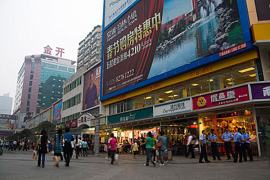 黄游下载3.0.3免费：畅游视觉盛宴，免费挑战极限，黄游3.0.3引燃游戏新纪元-1